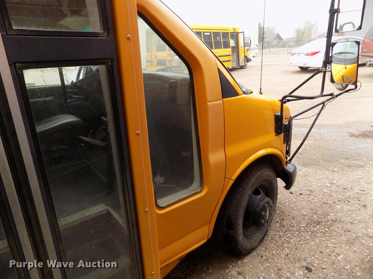 image for item FG9389 1999 Chevrolet Express 3500 school bus