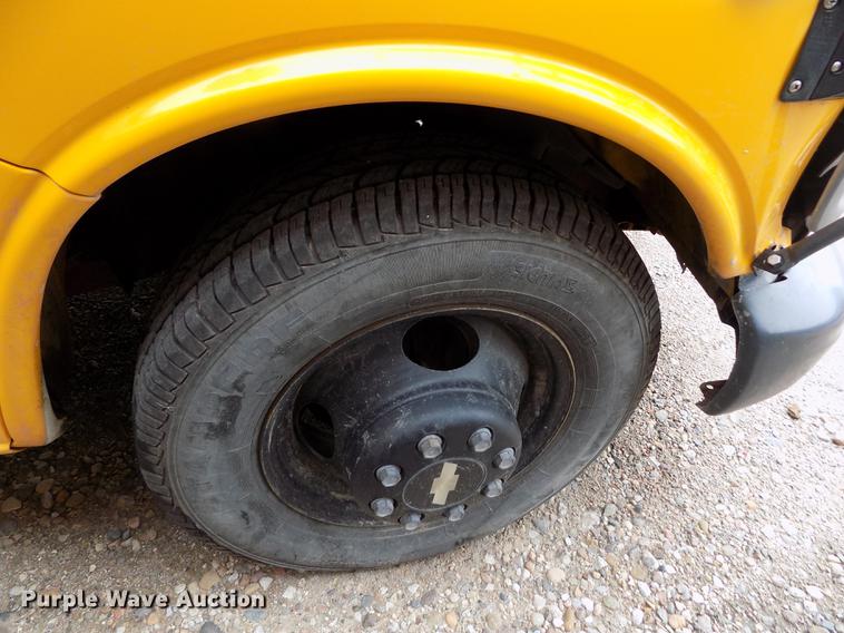 image for item FG9389 1999 Chevrolet Express 3500 school bus