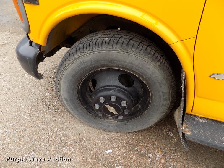 image for item FG9389 1999 Chevrolet Express 3500 school bus