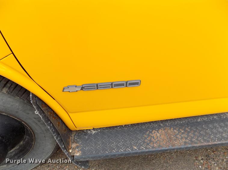 image for item FG9389 1999 Chevrolet Express 3500 school bus
