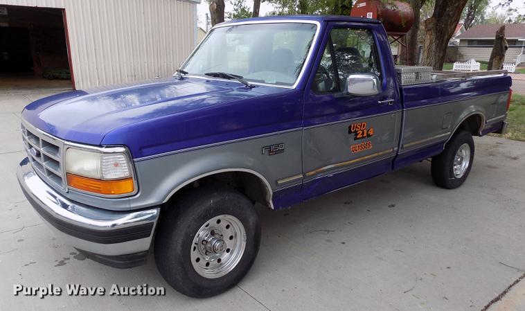 image for item FG9404 1995 Ford F150 XLT pickup truck