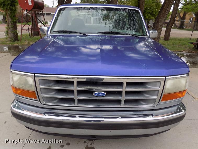 image for item FG9404 1995 Ford F150 XLT pickup truck