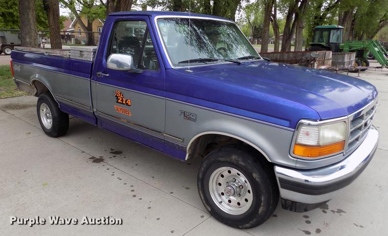 image for item FG9404 1995 Ford F150 XLT pickup truck