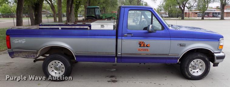 image for item FG9404 1995 Ford F150 XLT pickup truck