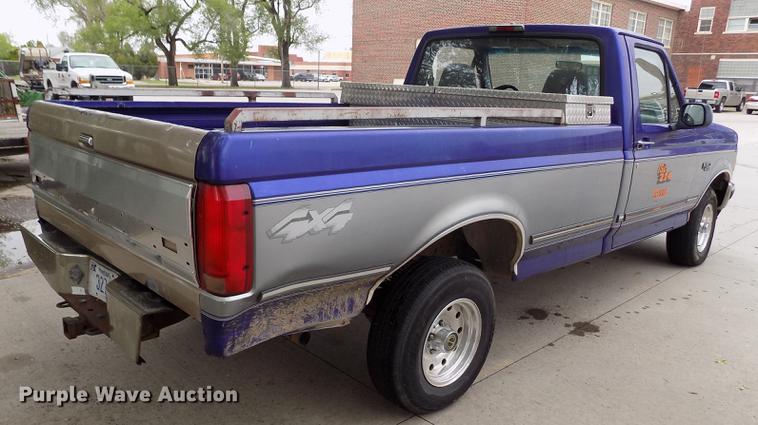 image for item FG9404 1995 Ford F150 XLT pickup truck
