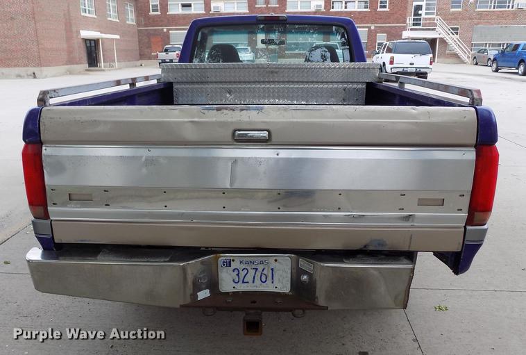 image for item FG9404 1995 Ford F150 XLT pickup truck