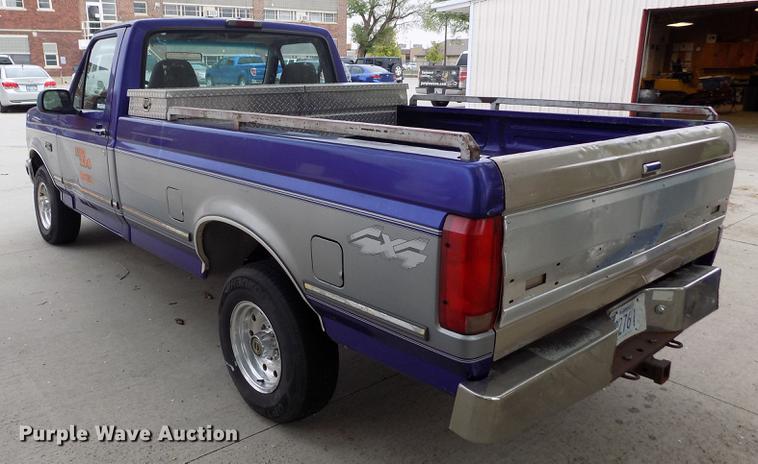 image for item FG9404 1995 Ford F150 XLT pickup truck