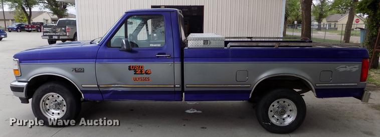 image for item FG9404 1995 Ford F150 XLT pickup truck