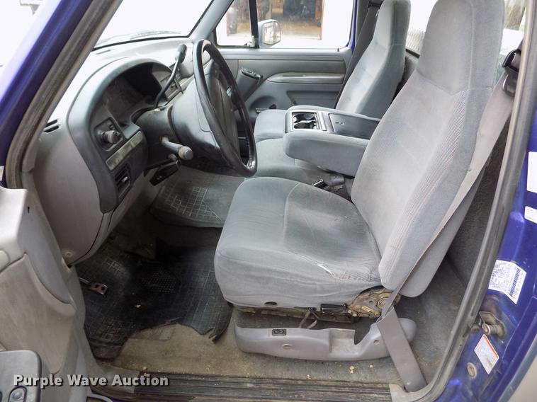 image for item FG9404 1995 Ford F150 XLT pickup truck