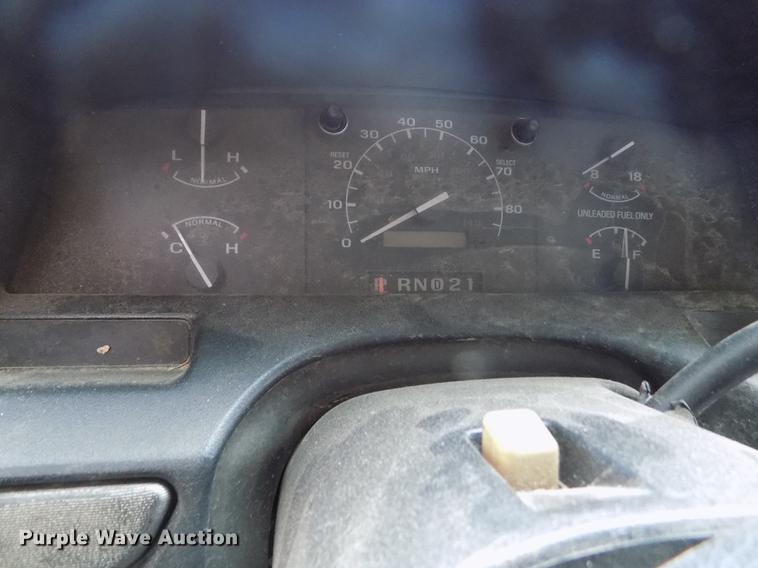 image for item FG9404 1995 Ford F150 XLT pickup truck