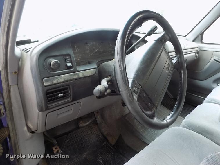 image for item FG9404 1995 Ford F150 XLT pickup truck