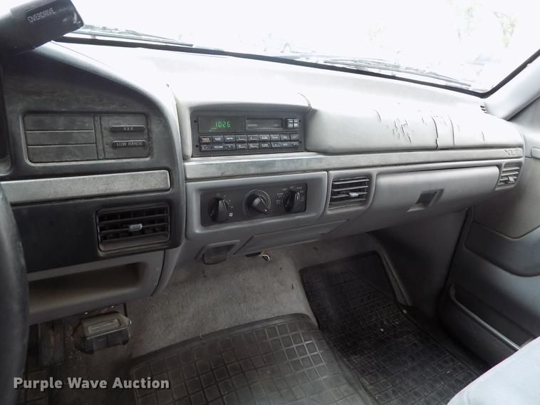 image for item FG9404 1995 Ford F150 XLT pickup truck