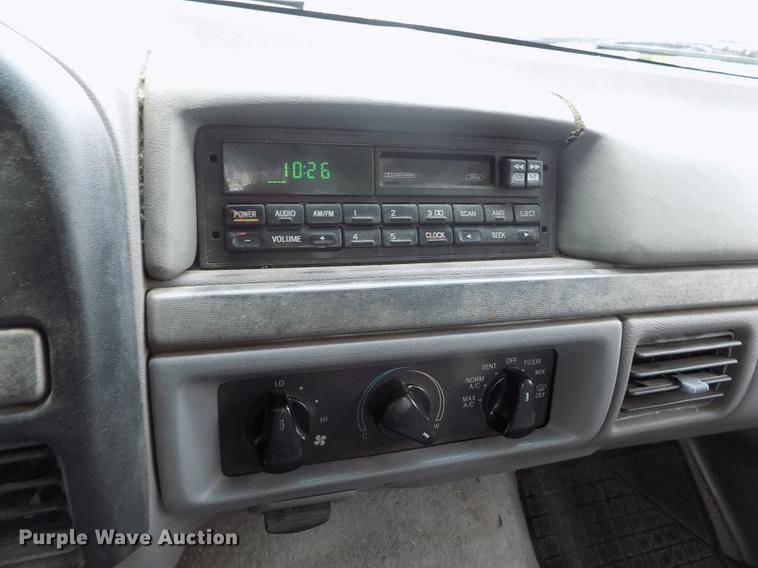 image for item FG9404 1995 Ford F150 XLT pickup truck