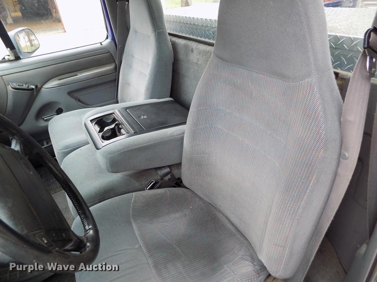 image for item FG9404 1995 Ford F150 XLT pickup truck