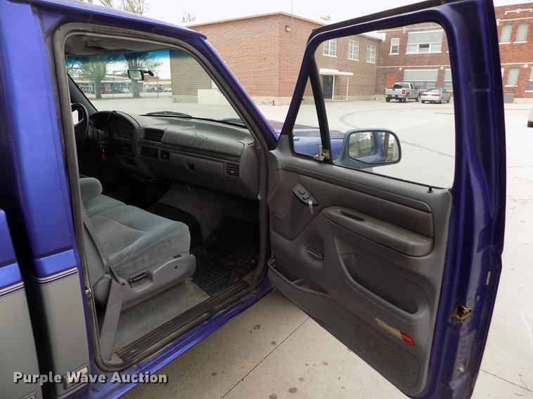 image for item FG9404 1995 Ford F150 XLT pickup truck