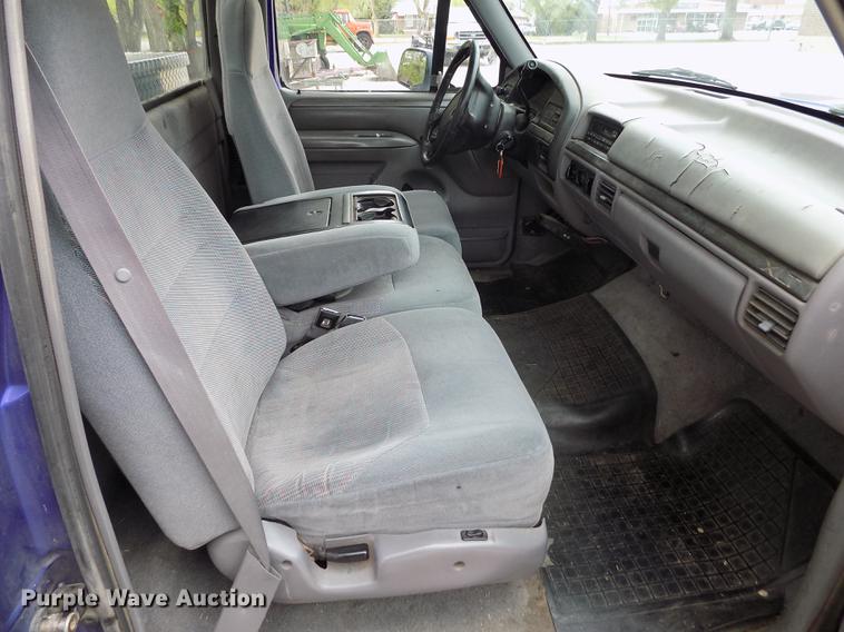 image for item FG9404 1995 Ford F150 XLT pickup truck