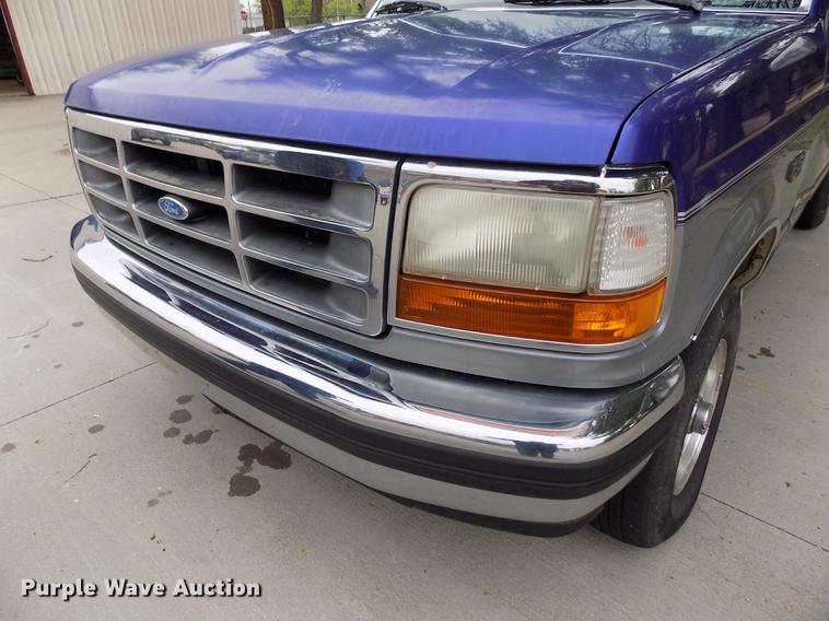 image for item FG9404 1995 Ford F150 XLT pickup truck