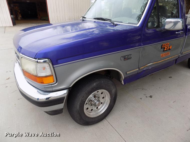 image for item FG9404 1995 Ford F150 XLT pickup truck