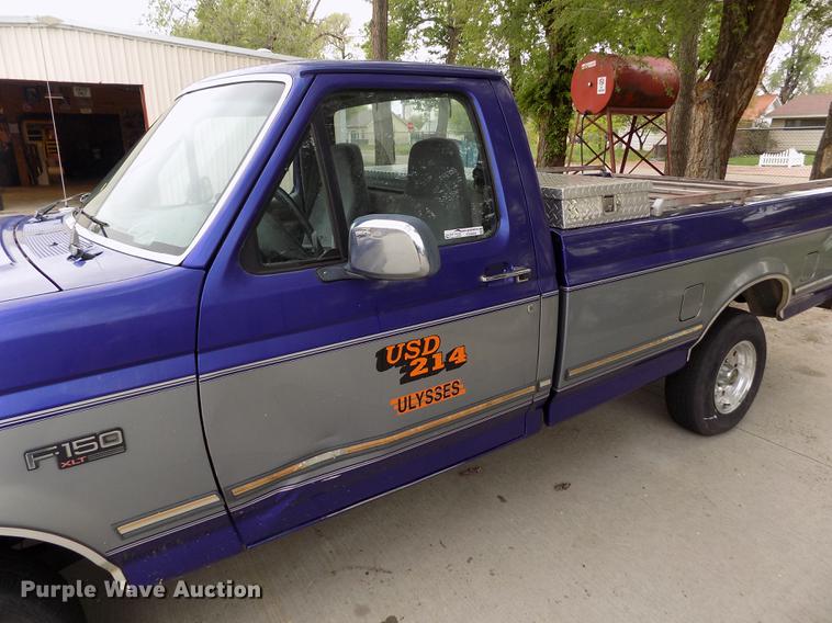 image for item FG9404 1995 Ford F150 XLT pickup truck