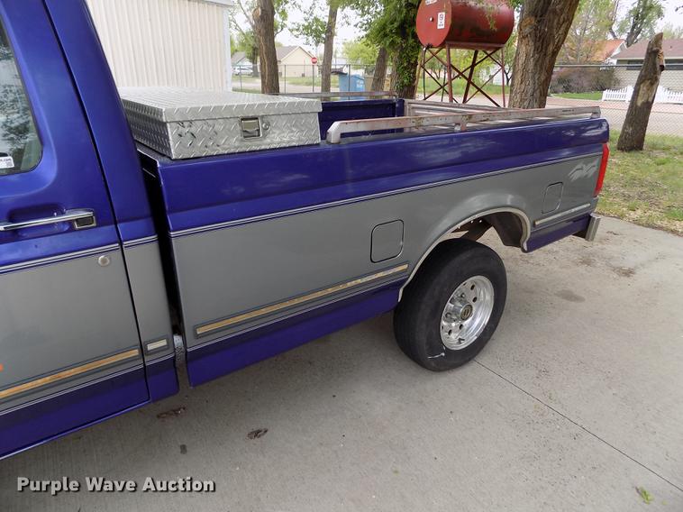 image for item FG9404 1995 Ford F150 XLT pickup truck
