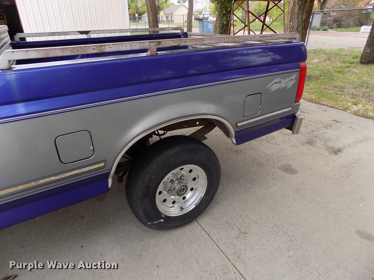 image for item FG9404 1995 Ford F150 XLT pickup truck