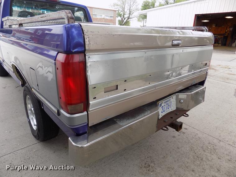 image for item FG9404 1995 Ford F150 XLT pickup truck