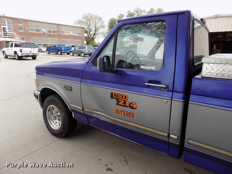 image for item FG9404 1995 Ford F150 XLT pickup truck
