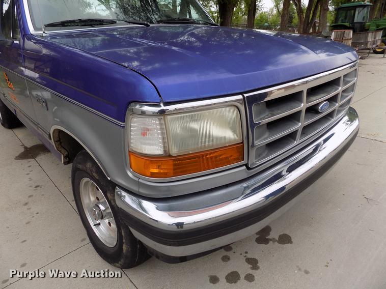 image for item FG9404 1995 Ford F150 XLT pickup truck