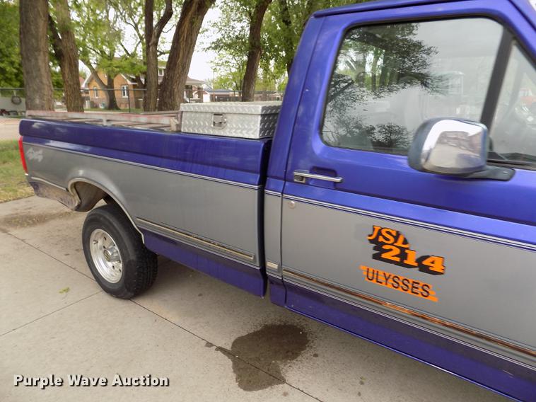 image for item FG9404 1995 Ford F150 XLT pickup truck