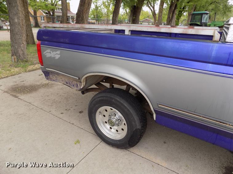 image for item FG9404 1995 Ford F150 XLT pickup truck