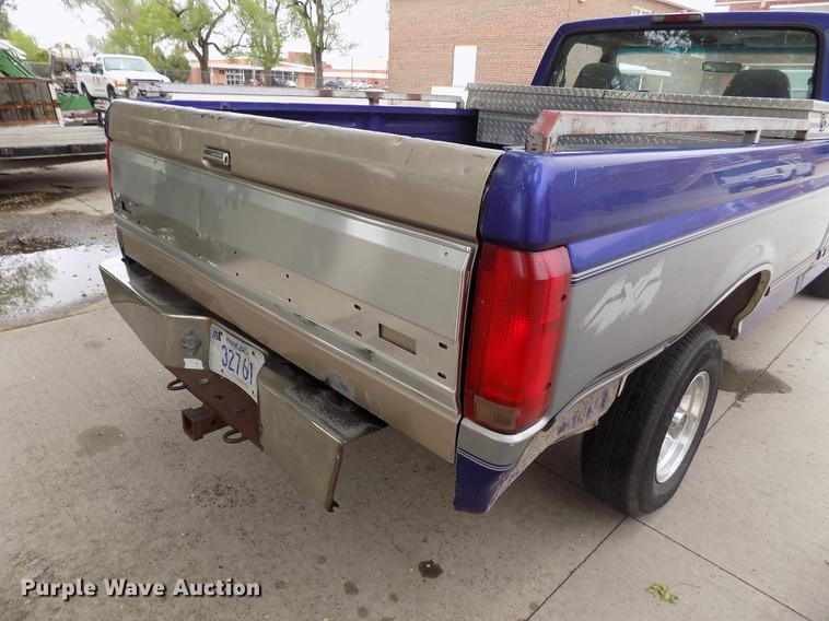 image for item FG9404 1995 Ford F150 XLT pickup truck