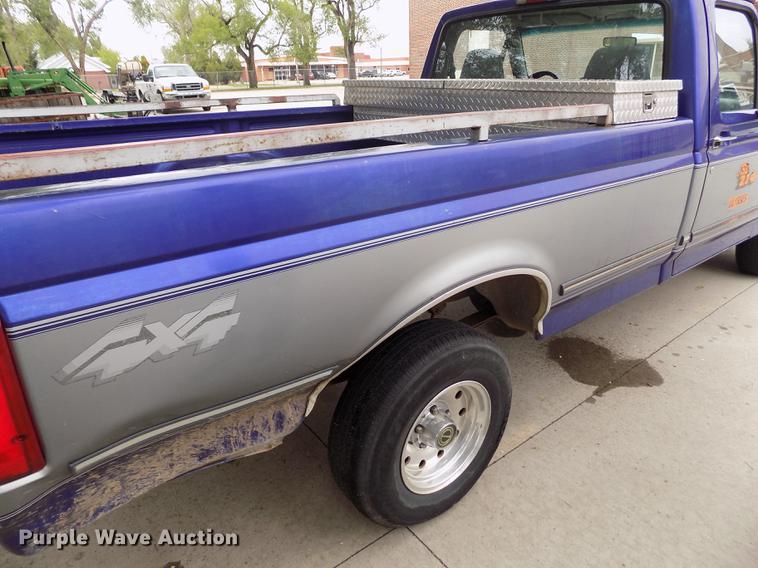 image for item FG9404 1995 Ford F150 XLT pickup truck