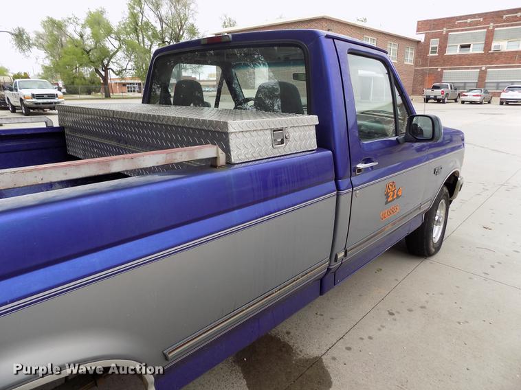 image for item FG9404 1995 Ford F150 XLT pickup truck