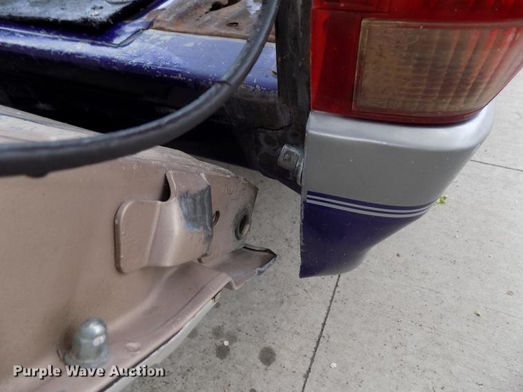 image for item FG9404 1995 Ford F150 XLT pickup truck