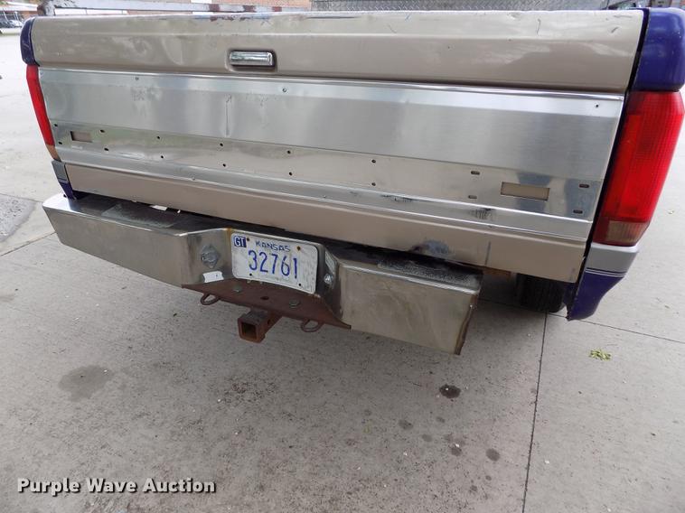 image for item FG9404 1995 Ford F150 XLT pickup truck