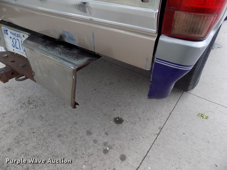 image for item FG9404 1995 Ford F150 XLT pickup truck