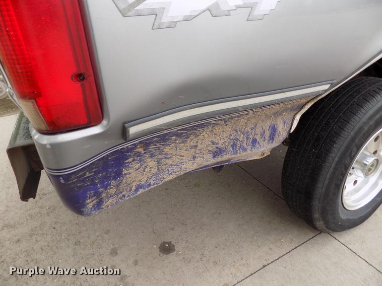 image for item FG9404 1995 Ford F150 XLT pickup truck