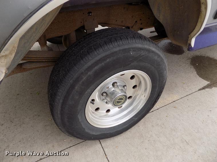 image for item FG9404 1995 Ford F150 XLT pickup truck