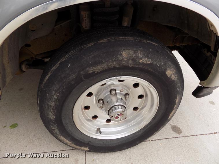 image for item FG9404 1995 Ford F150 XLT pickup truck