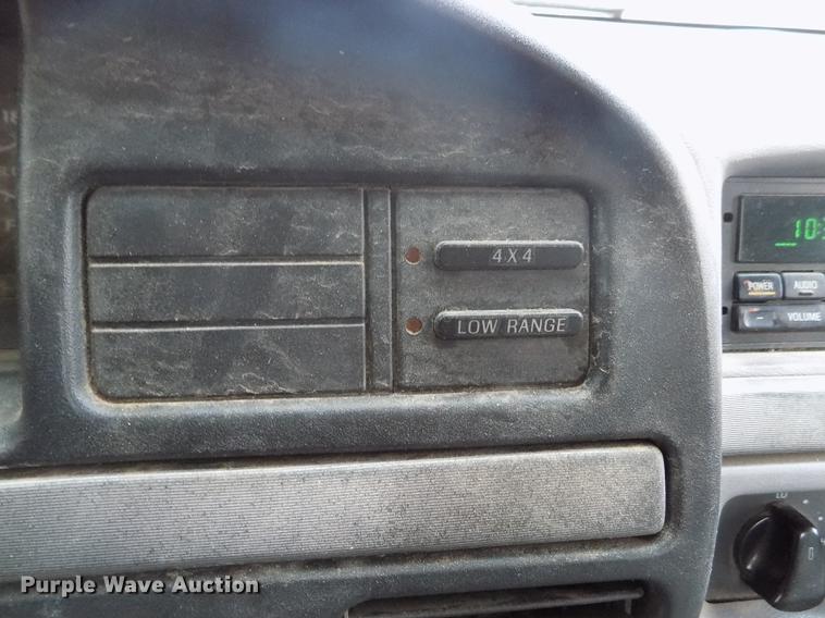 image for item FG9404 1995 Ford F150 XLT pickup truck