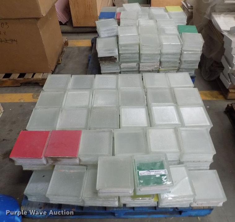image for item FG9405 Approximately 189 glass blocks
