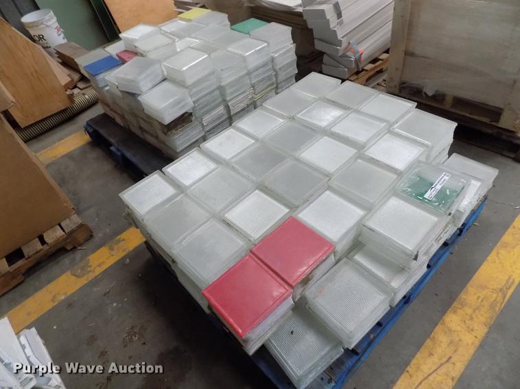 image for item FG9405 Approximately 189 glass blocks