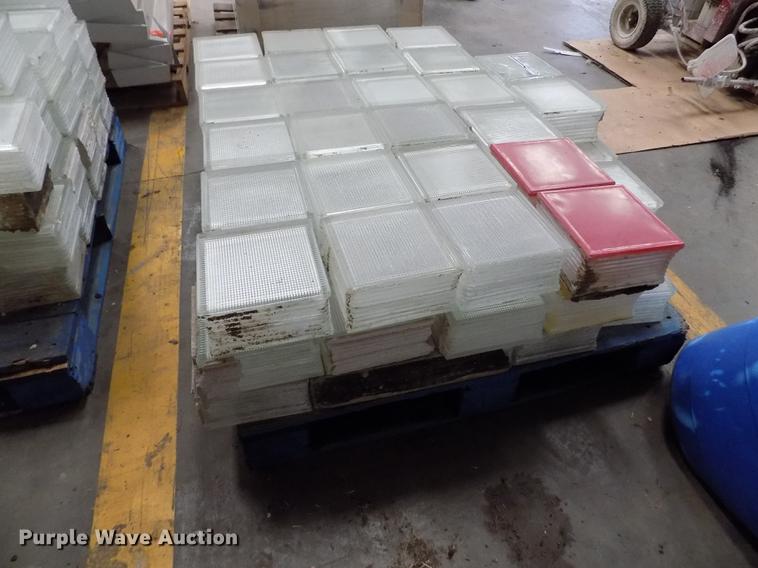 image for item FG9405 Approximately 189 glass blocks