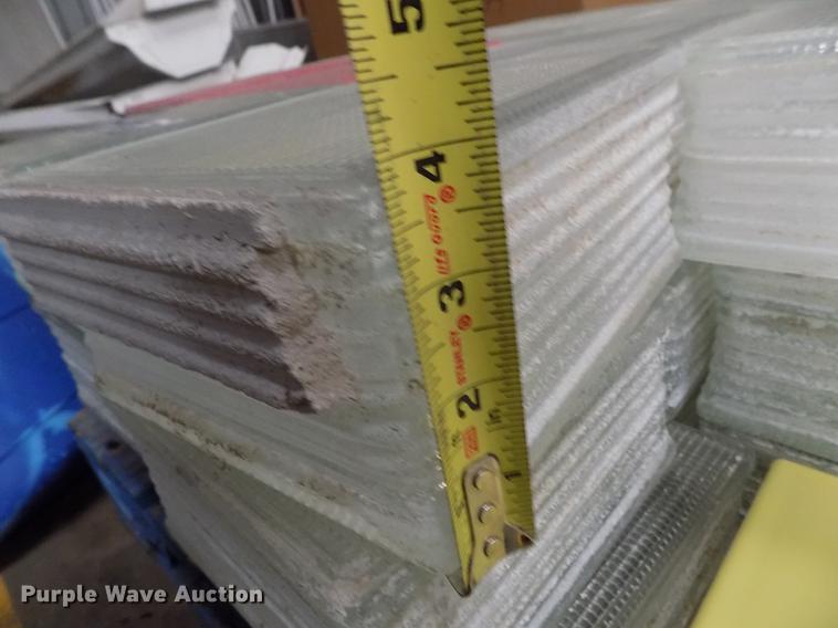 image for item FG9405 Approximately 189 glass blocks