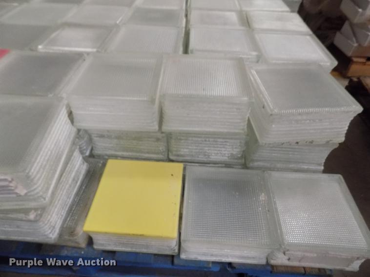 image for item FG9405 Approximately 189 glass blocks