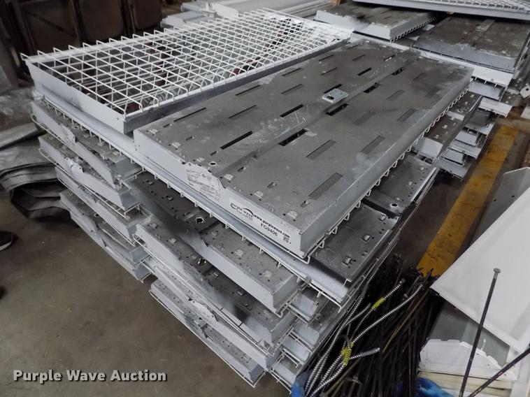 image for item FG9406 Approximately 41 fluorescent light fixtures
