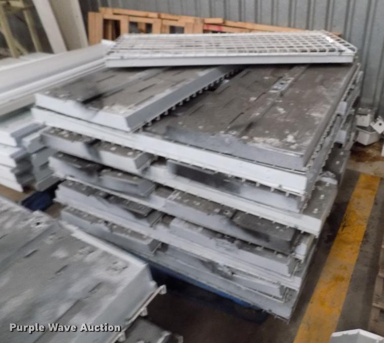 image for item FG9406 Approximately 41 fluorescent light fixtures