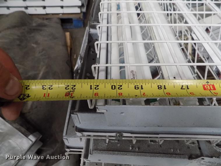 image for item FG9406 Approximately 41 fluorescent light fixtures