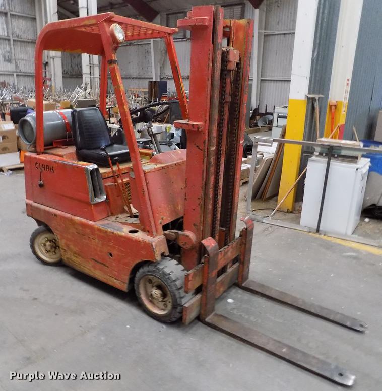 image for item FG9407 1965 Clark CF40B forklift