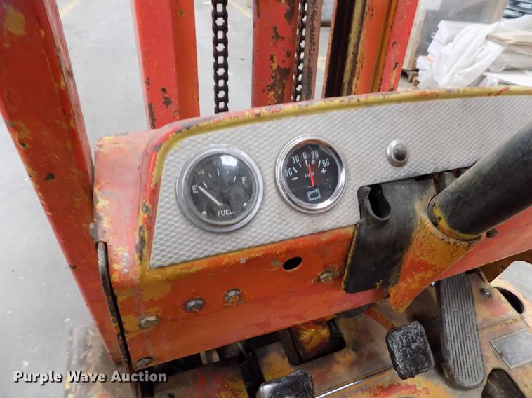 image for item FG9407 1965 Clark CF40B forklift
